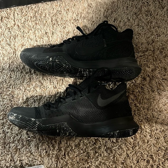 秀*様 Nike Kyrie3 marble BLACK GS) Nike Kyrie 3 'Marble' 859466-005